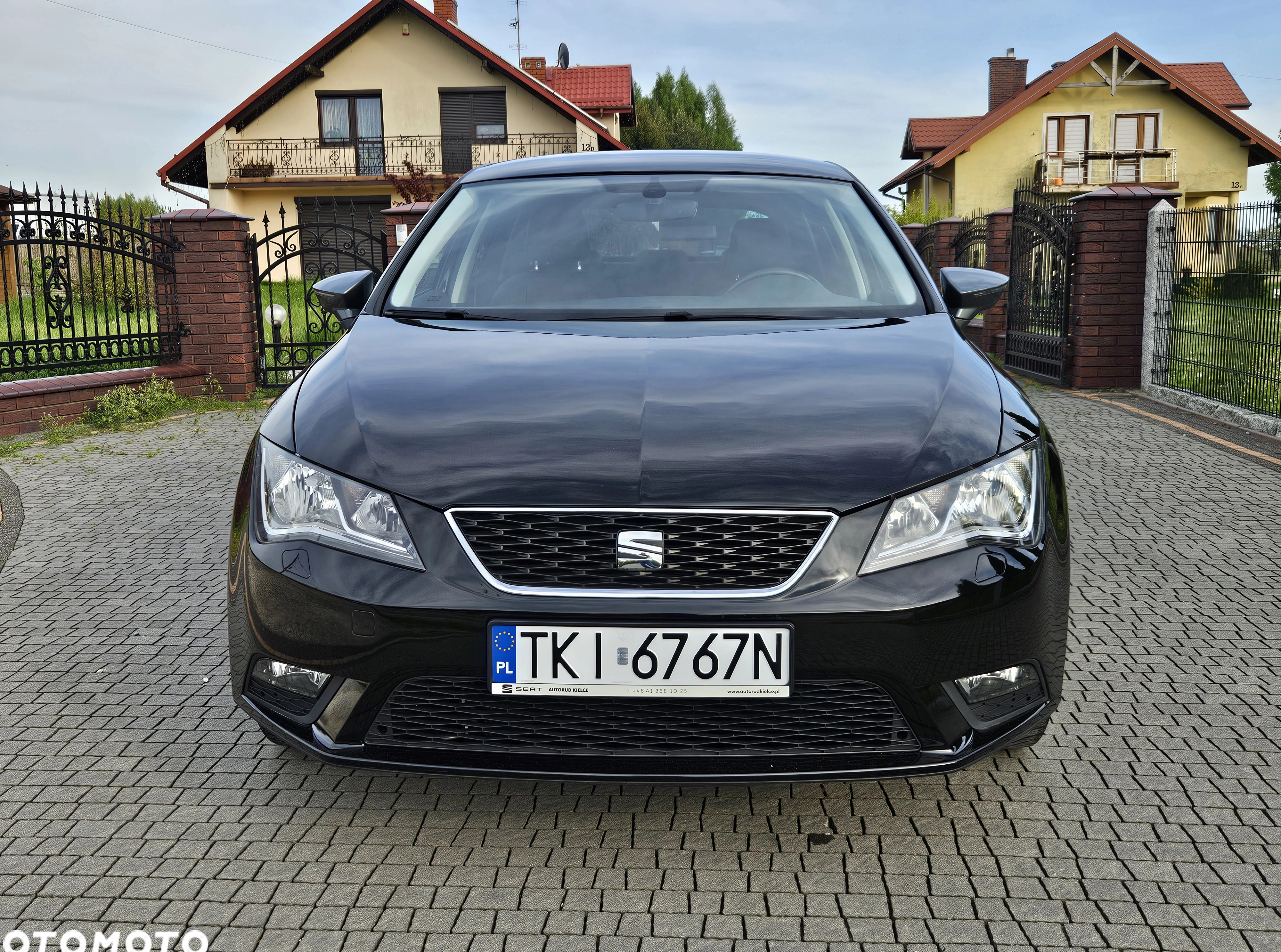 Seat Leon cena 52900 przebieg: 105200, rok produkcji 2016 z Kielce małe 211